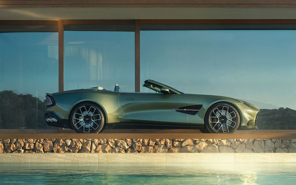 L'Aston Martin Vanquish Volante embarque un V12 bi-turbo de 835 ch