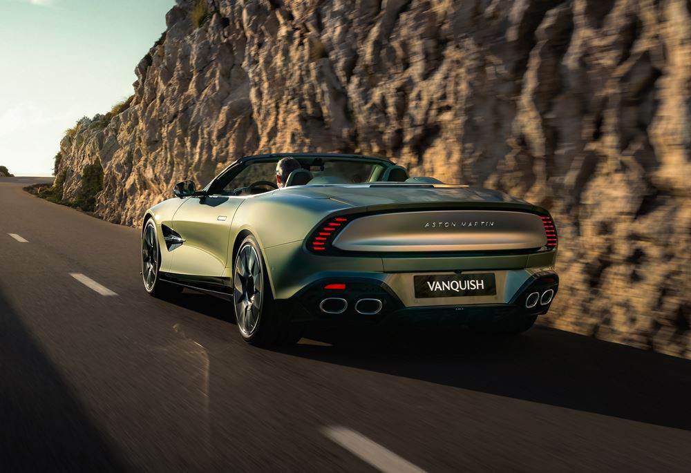 L'Aston Martin Vanquish Volante embarque un V12 bi-turbo de 835 ch