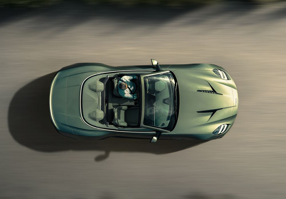 L'Aston Martin Vanquish Volante embarque un V12 bi-turbo de 835 ch