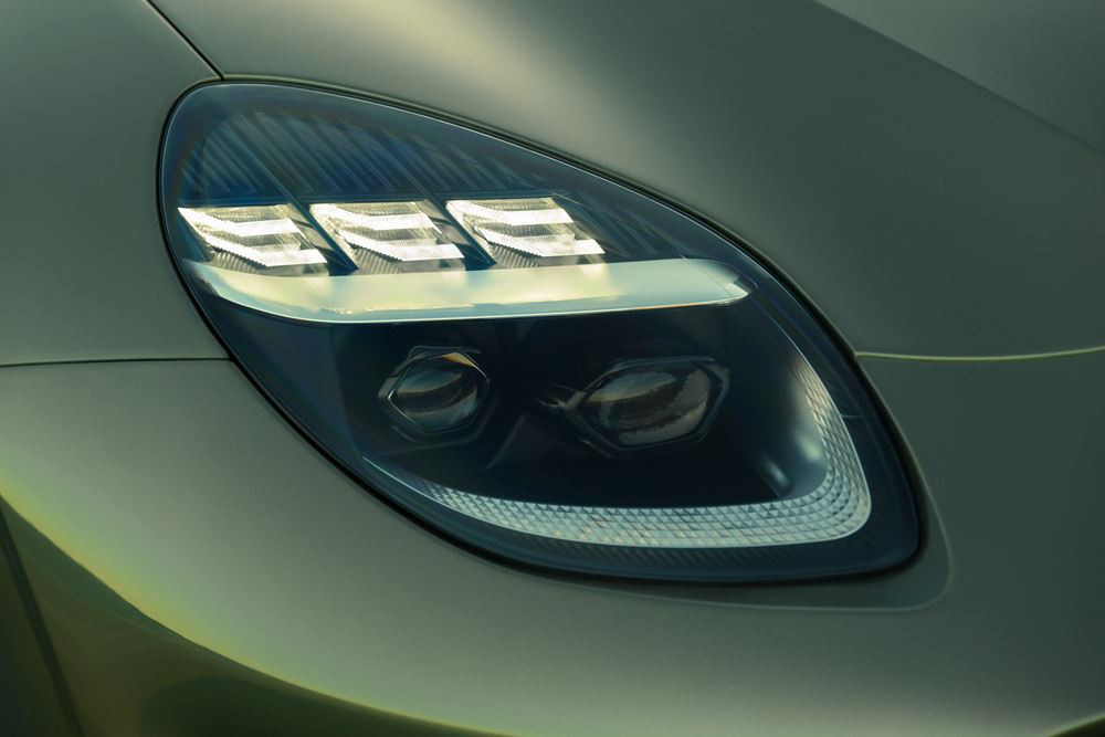 L'Aston Martin Vanquish Volante embarque un V12 bi-turbo de 835 ch