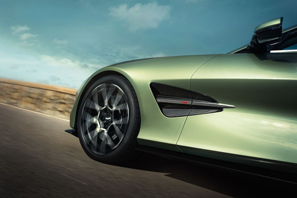 L'Aston Martin Vanquish Volante embarque un V12 bi-turbo de 835 ch
