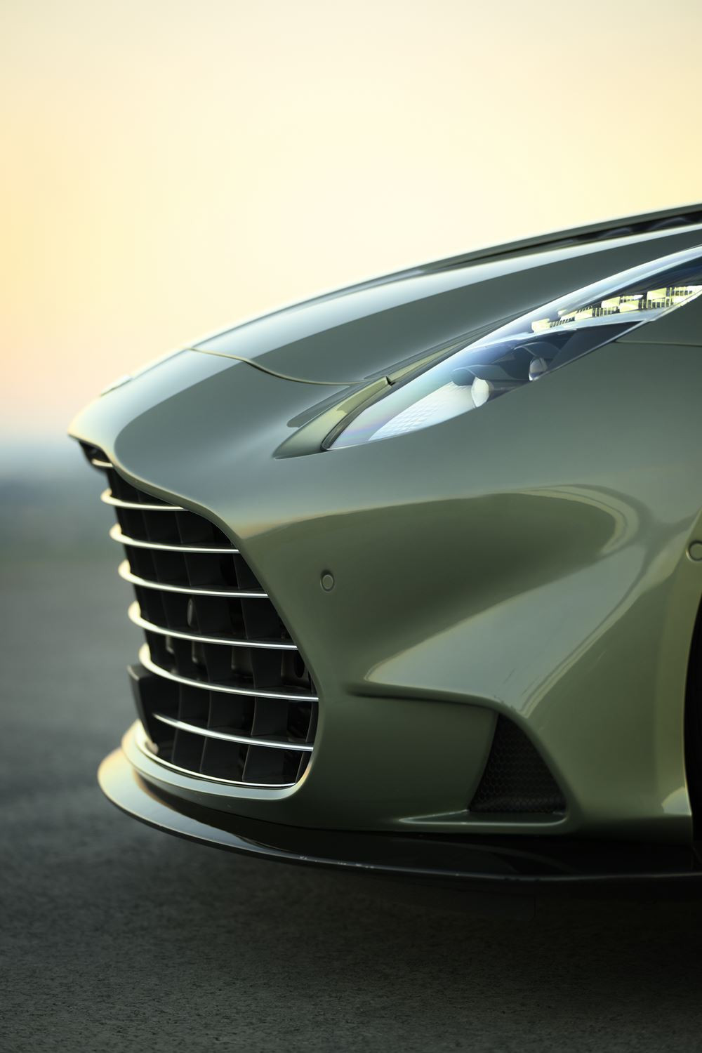 L'Aston Martin Vanquish Volante embarque un V12 bi-turbo de 835 ch