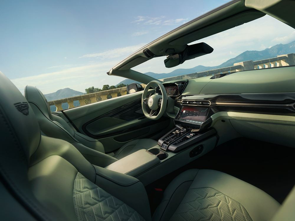 L'Aston Martin Vanquish Volante embarque un V12 bi-turbo de 835 ch