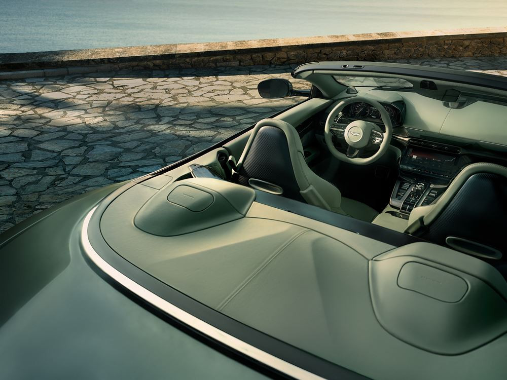 L'Aston Martin Vanquish Volante embarque un V12 bi-turbo de 835 ch