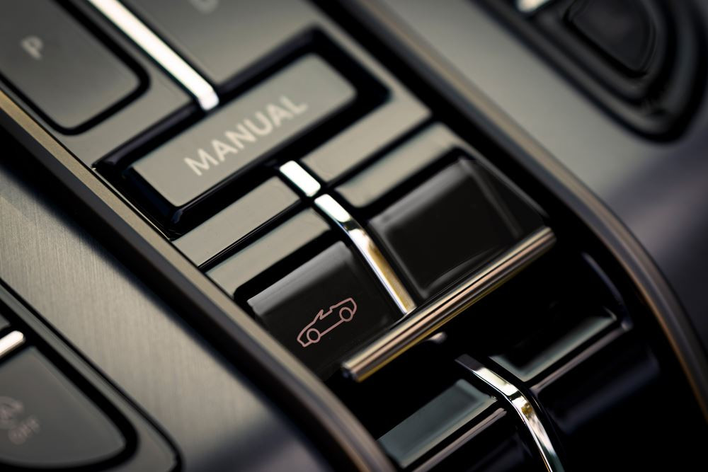 L'Aston Martin Vanquish Volante embarque un V12 bi-turbo de 835 ch