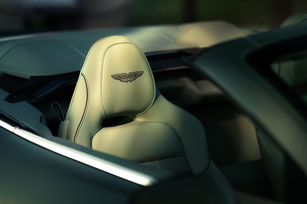 L'Aston Martin Vanquish Volante embarque un V12 bi-turbo de 835 ch