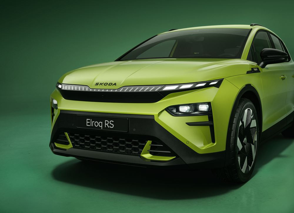 Le SUV compact électrique Skoda Elroq RS à transmission intégrale délivre une puissance de 340 ch