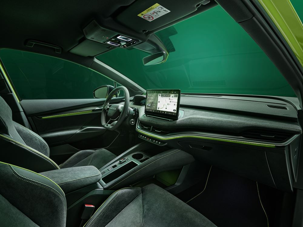 Le SUV compact électrique Skoda Elroq RS à transmission intégrale délivre une puissance de 340 ch