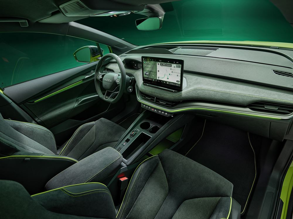 Le SUV compact électrique Skoda Elroq RS à transmission intégrale délivre une puissance de 340 ch