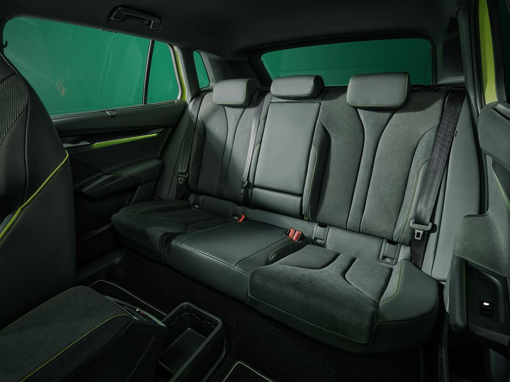 Le SUV compact électrique Skoda Elroq RS à transmission intégrale délivre une puissance de 340 ch
