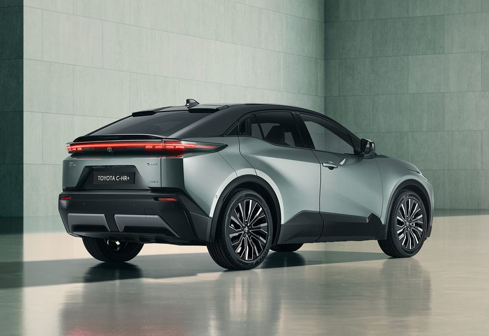 Le Toyota C-HR plus électrique affiche une ligne de toit façon coupé