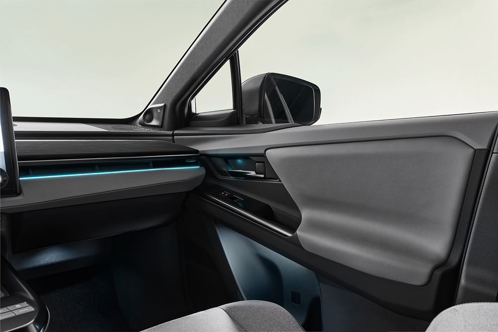 Le Toyota C-HR plus électrique affiche une ligne de toit façon coupé