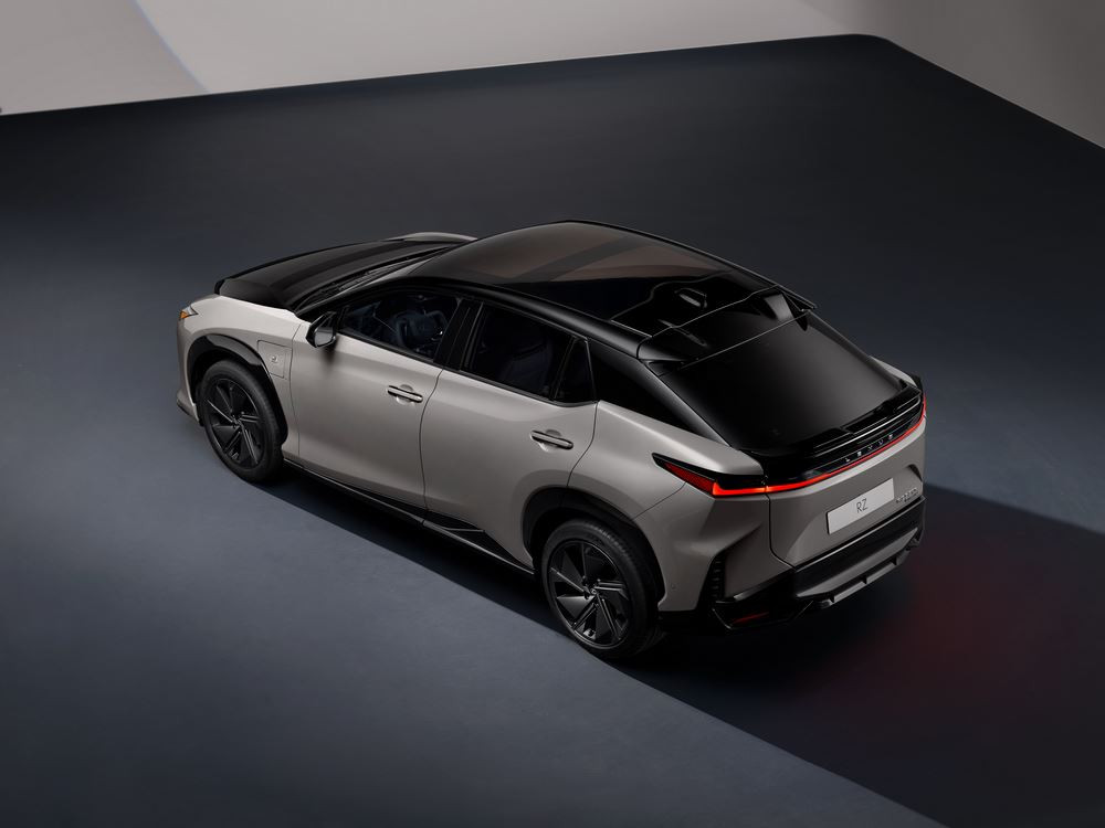 Le Lexus RZ 550e F Sport de 408 ch embarque une boîte de vitesses manuelle interactive