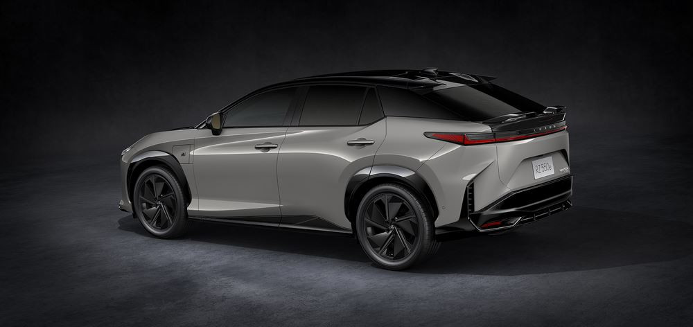Le Lexus RZ 550e F Sport de 408 ch embarque une boîte de vitesses manuelle interactive