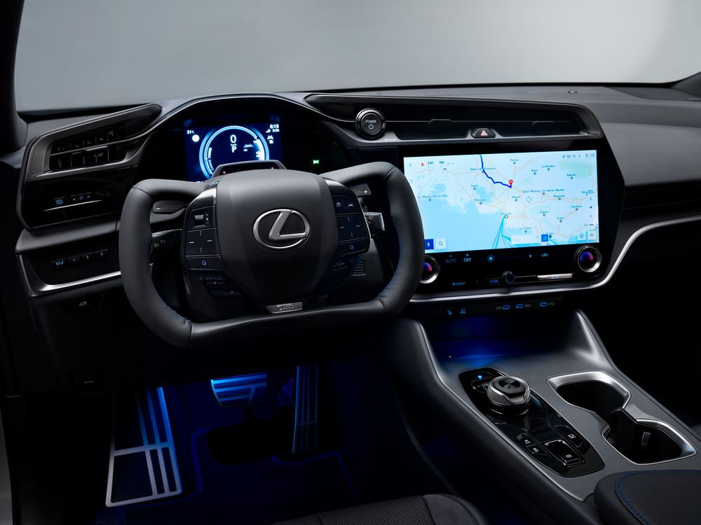 Le Lexus RZ 550e F Sport de 408 ch embarque une boîte de vitesses manuelle interactive