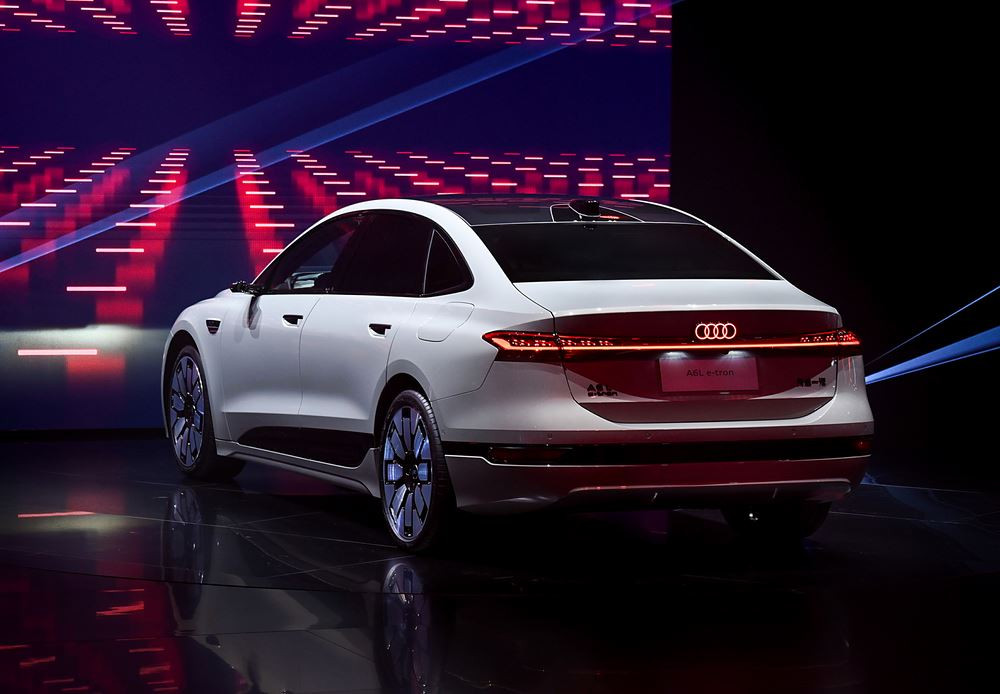 L'Audi A6L e-tron offre un empattement plus long de 132 millimètres que sur la version mondiale de l'A6L e-tron
