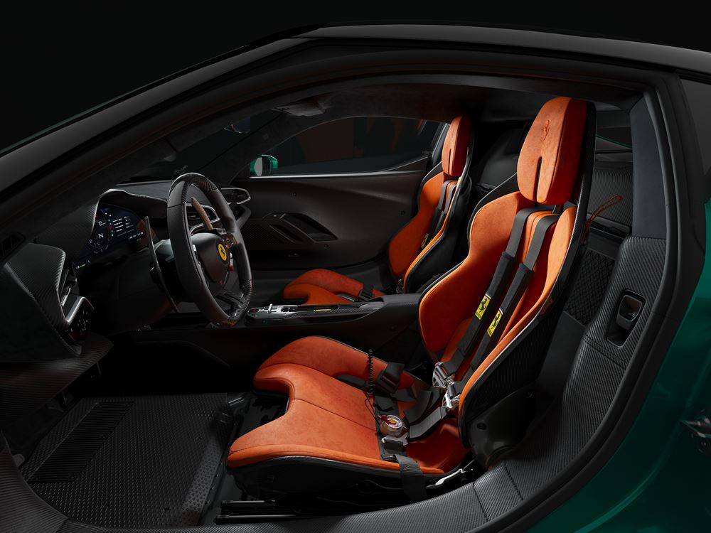 La berlinette hybride rechargeable à moteur central arrière Ferrari 296 Speciale affiche une puissance de 880 ch