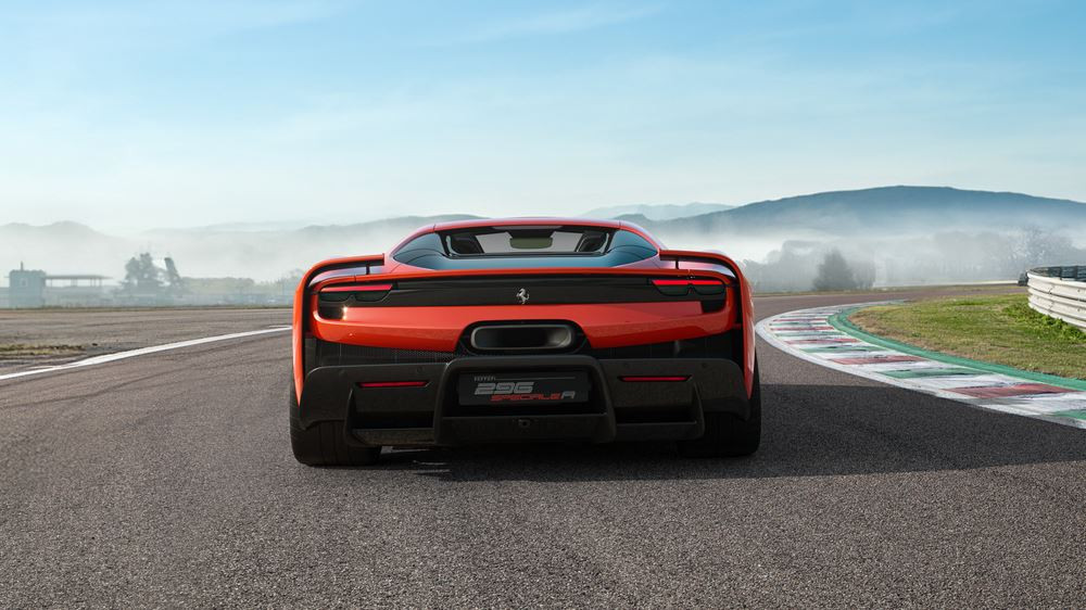 La Ferrari 296 Speciale A hybride rechargeable à toit rigide rétractable amplifie l'expérience de conduite