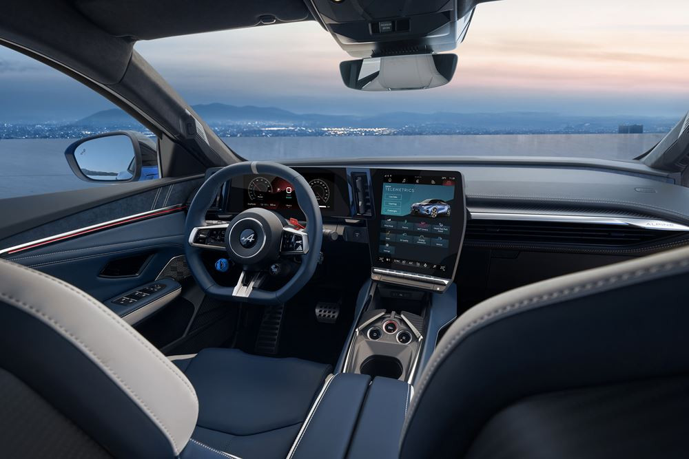 Le sport fastback compact Alpine A390 embarque trois moteurs électriques constituant une transmission intégrale