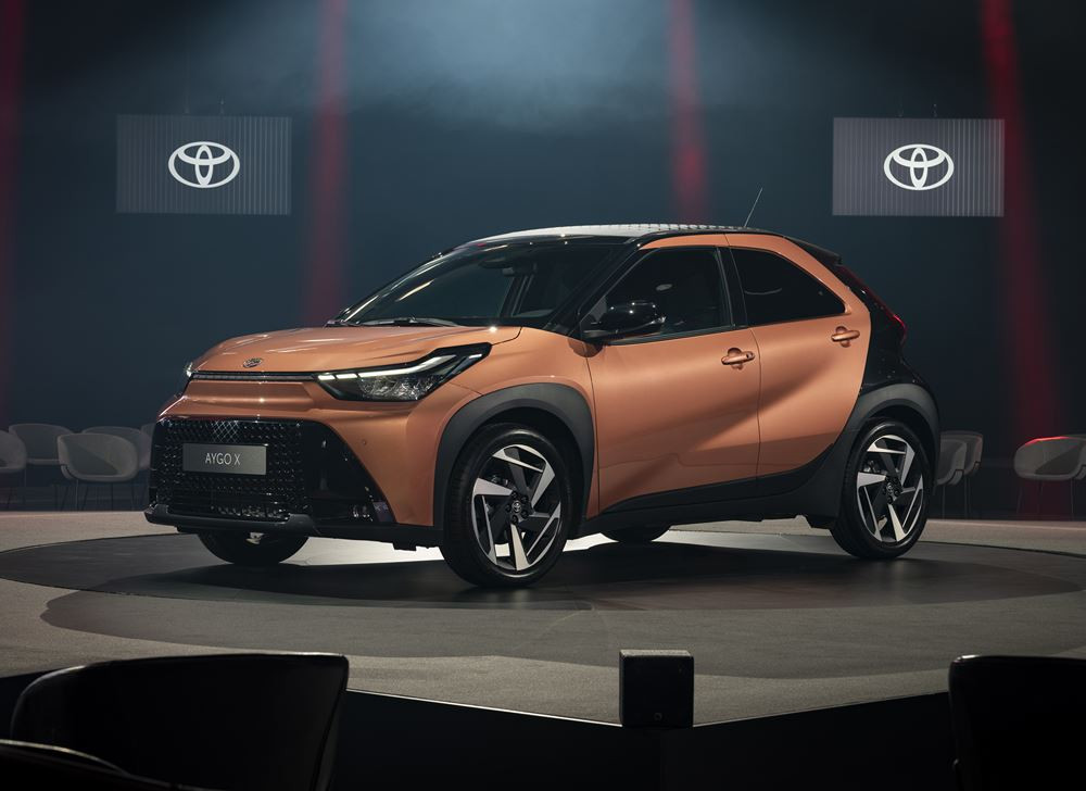 Le crossover urbain Toyota Aygo X hybride passe à l'hybride auto-rechargeable