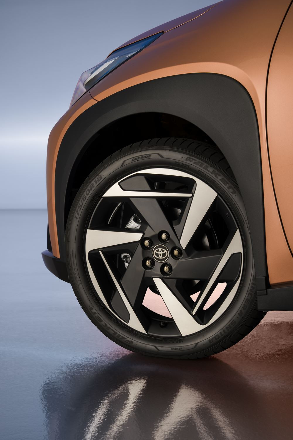 Le crossover urbain Toyota Aygo X hybride passe à l'hybride auto-rechargeable