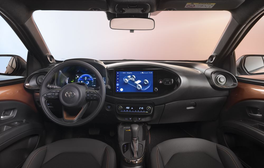 Le crossover urbain Toyota Aygo X hybride passe à l'hybride auto-rechargeable