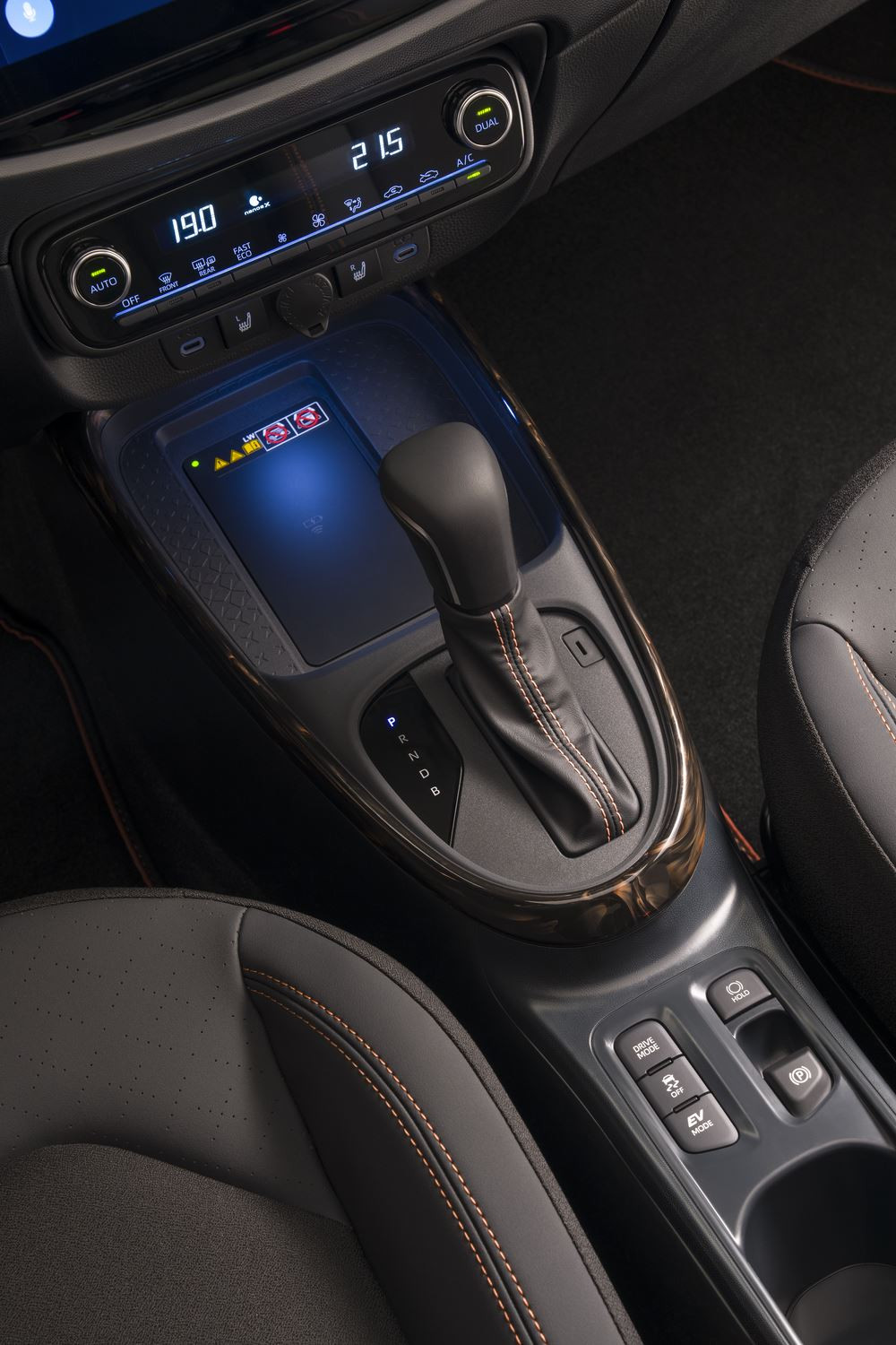 Le crossover urbain Toyota Aygo X hybride passe à l'hybride auto-rechargeable