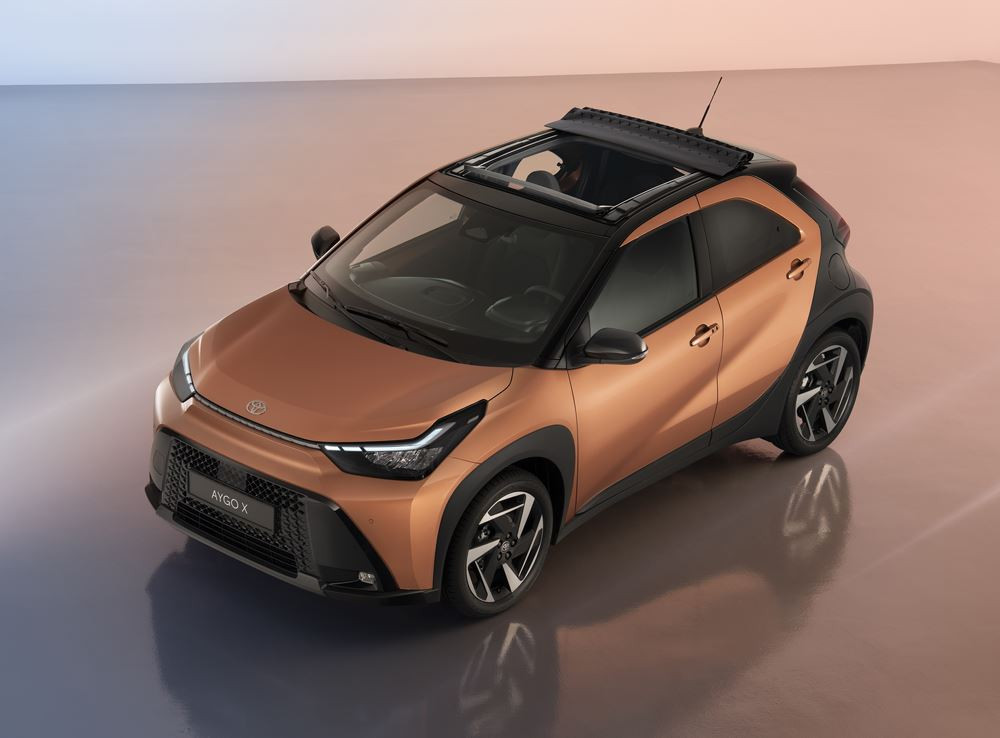 Le crossover urbain Toyota Aygo X hybride passe à l'hybride auto-rechargeable