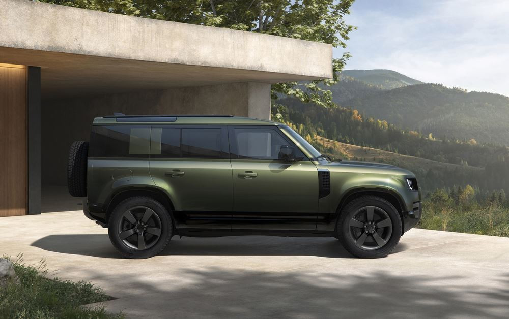 Le Land Rover Defender affiche un design extérieur légèrement revisité