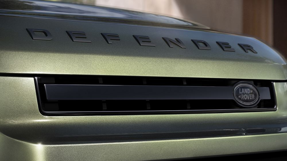 Le Land Rover Defender affiche un design extérieur légèrement revisité