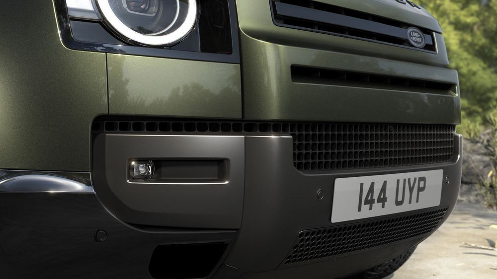 Le Land Rover Defender affiche un design extérieur légèrement revisité