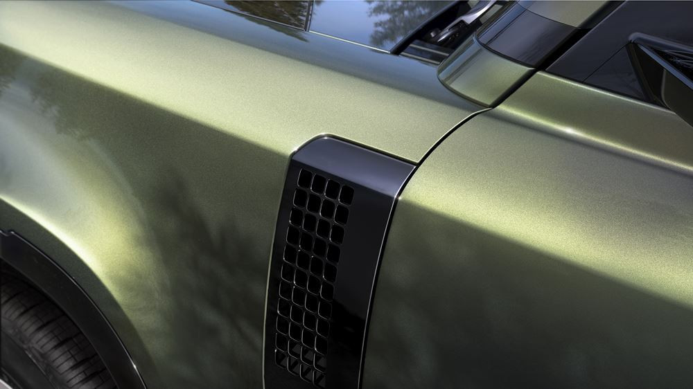 Le Land Rover Defender affiche un design extérieur légèrement revisité