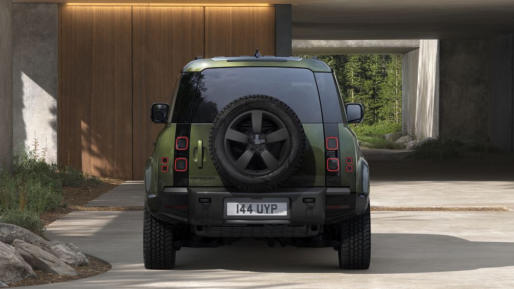 Le Land Rover Defender affiche un design extérieur légèrement revisité