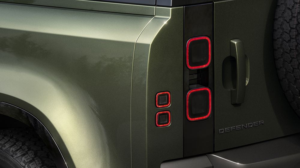 Le Land Rover Defender affiche un design extérieur légèrement revisité