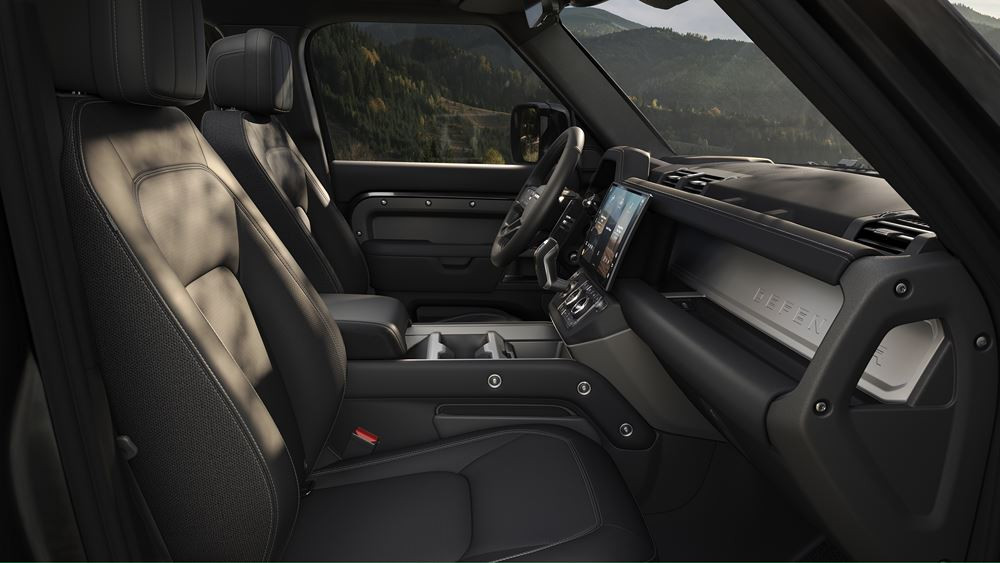 Le Land Rover Defender affiche un design extérieur légèrement revisité