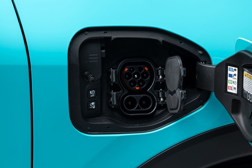 La Nissan Leaf électrique affiche un style fluide de crossover aérodynamique affûté