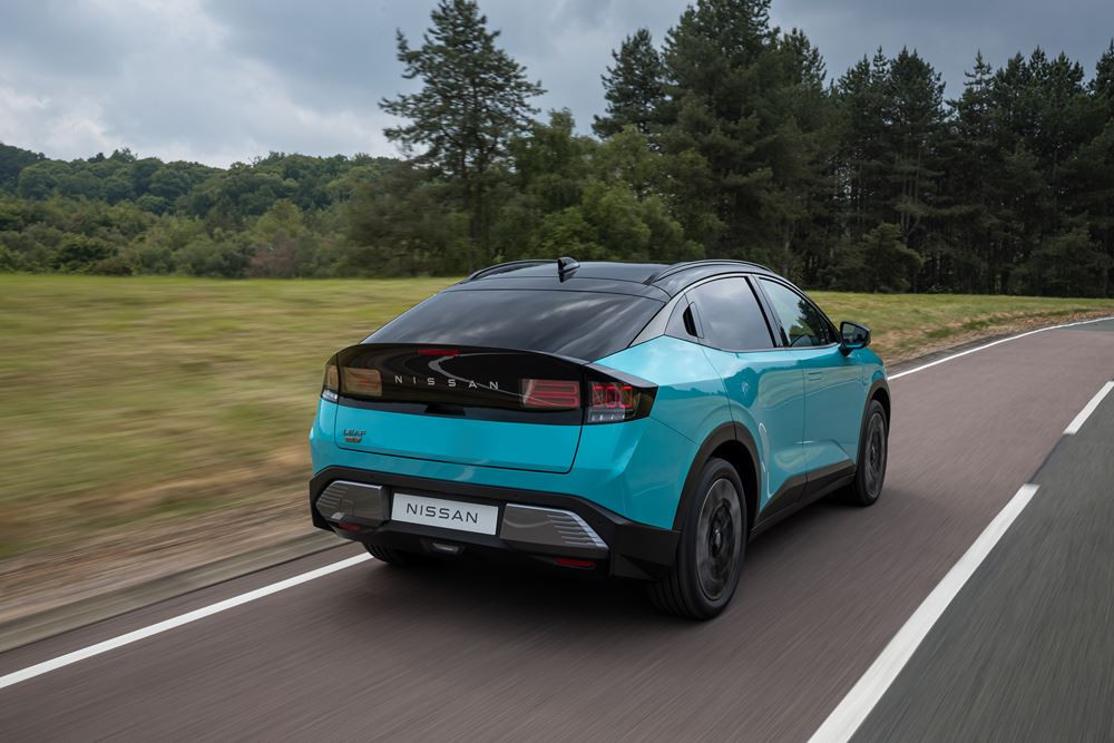 La Nissan Leaf électrique affiche un style fluide de crossover aérodynamique affûté