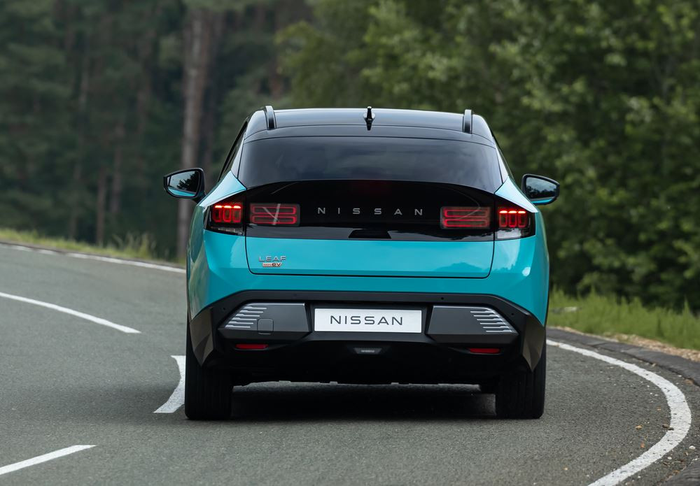 La Nissan Leaf électrique affiche un style fluide de crossover aérodynamique affûté