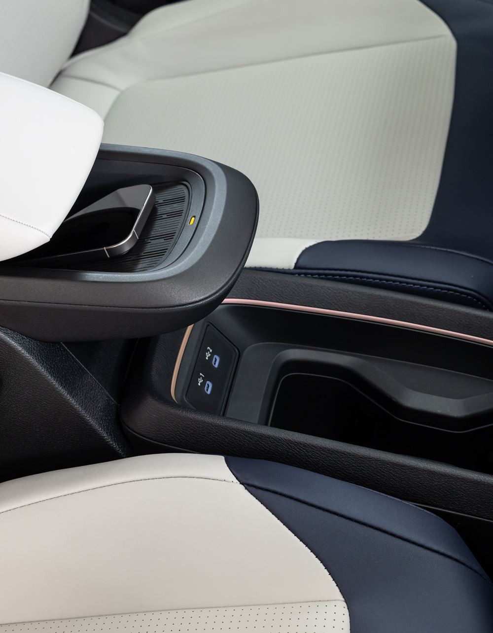La Nissan Leaf électrique affiche un style fluide de crossover aérodynamique affûté