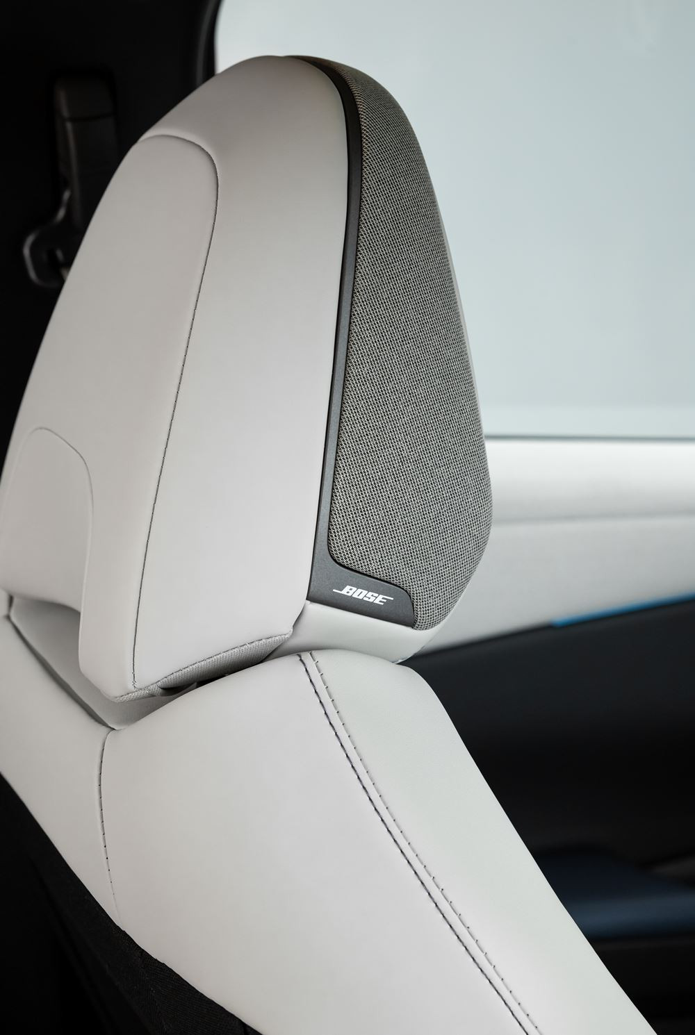 La Nissan Leaf électrique affiche un style fluide de crossover aérodynamique affûté