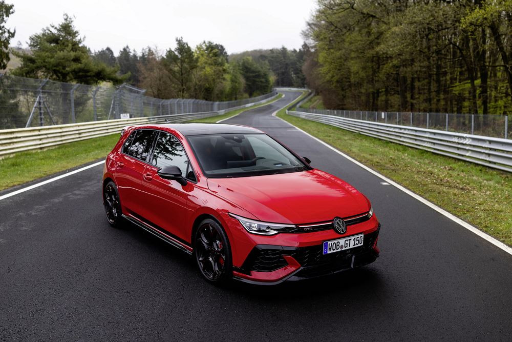 La Volkswagen Golf GTI Edition 50 développe 325 ch pour un couple de 420 Nm