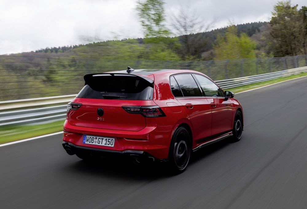 La Volkswagen Golf GTI Edition 50 développe 325 ch pour un couple de 420 Nm