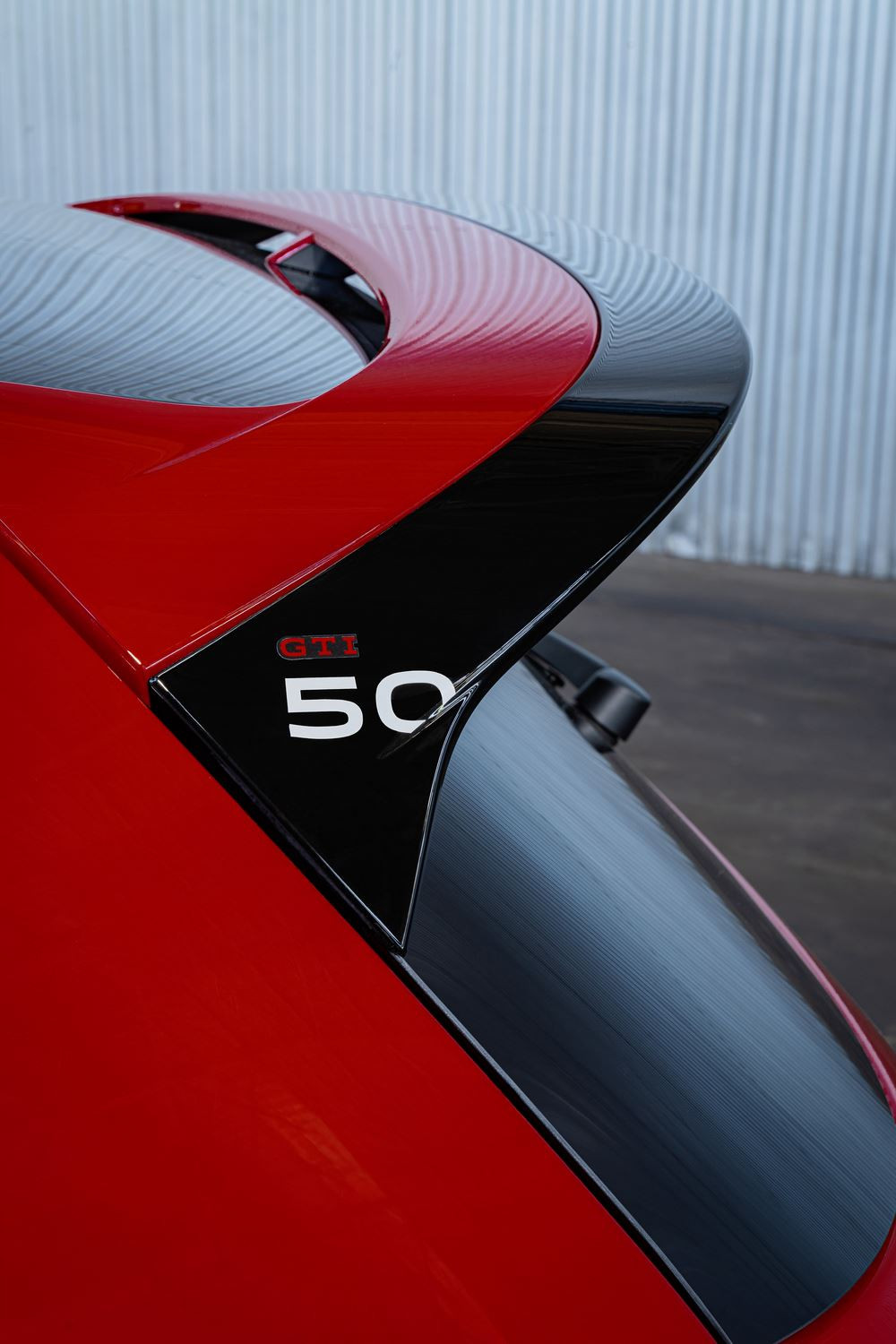 La Volkswagen Golf GTI Edition 50 développe 325 ch pour un couple de 420 Nm