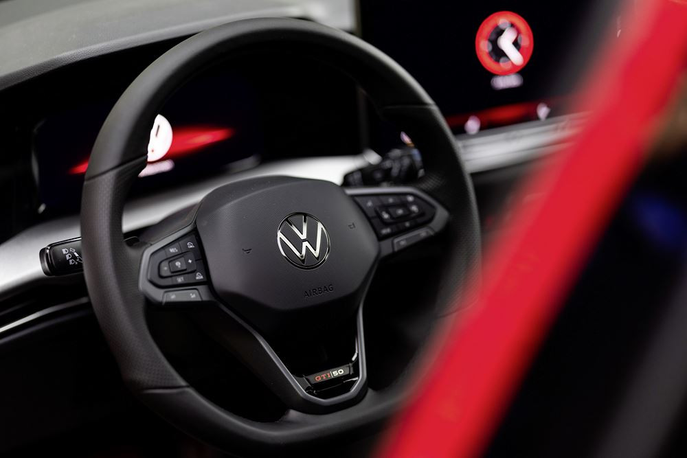 La Volkswagen Golf GTI Edition 50 développe 325 ch pour un couple de 420 Nm