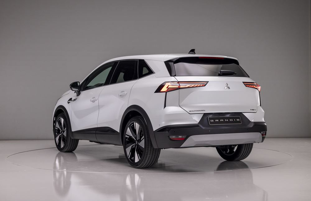 Le SUV compact Mitsubishi Grandis réinterprète la face avant « Dynamic Shield » de Mitsubishi