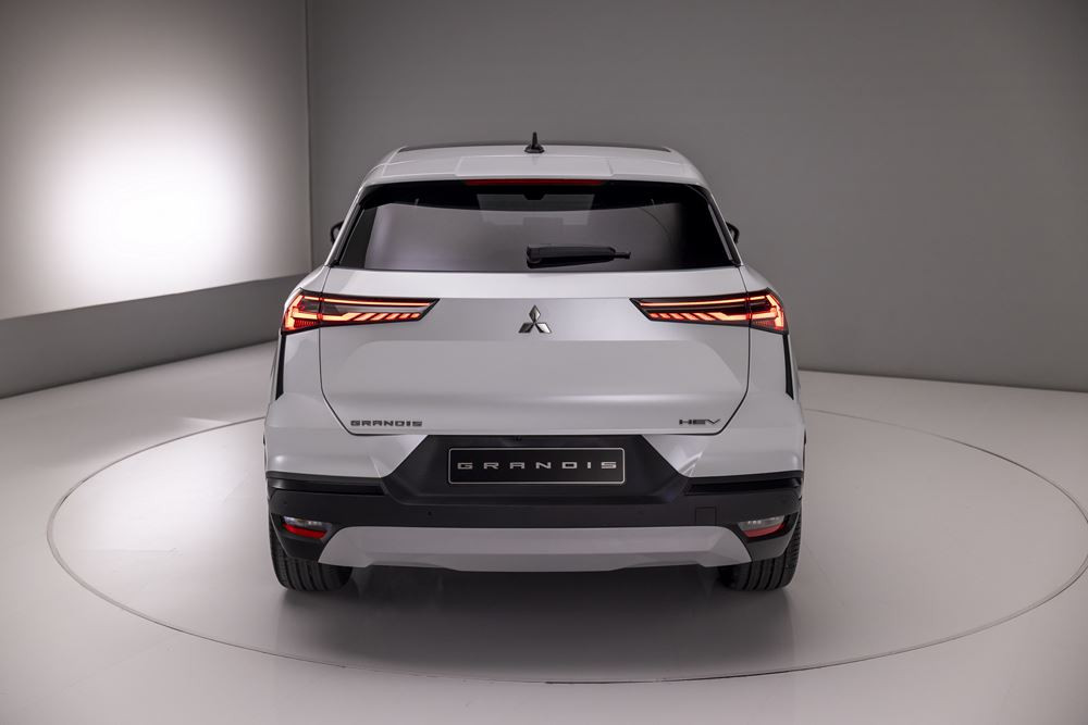 Le SUV compact Mitsubishi Grandis réinterprète la face avant « Dynamic Shield » de Mitsubishi