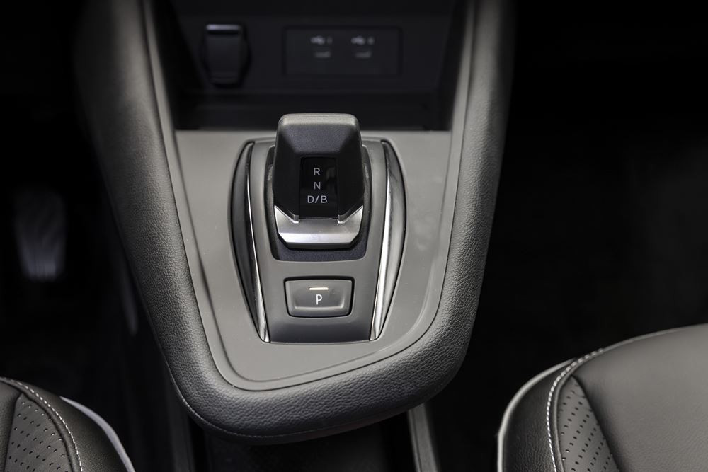 Le SUV compact Mitsubishi Grandis réinterprète la face avant « Dynamic Shield » de Mitsubishi