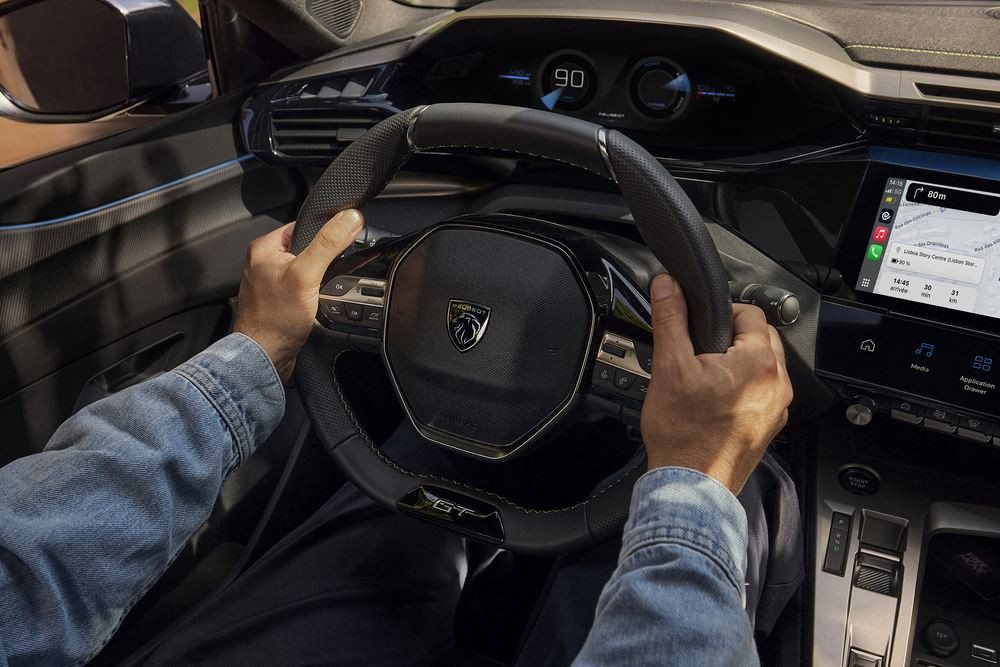 La Peugeot 308 bénéficie d'une nouvelle face avant illuminée