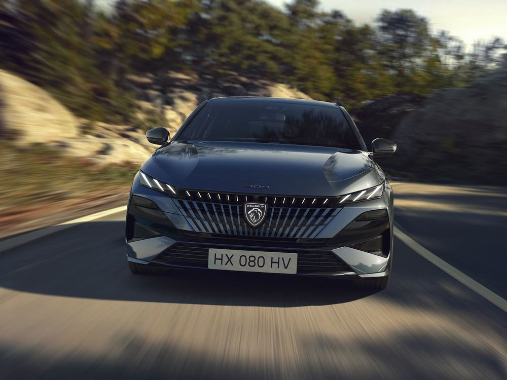 La Peugeot 308 SW bénéficie d'une face avant renouvelée éclairée