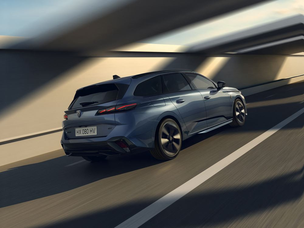 La Peugeot 308 SW bénéficie d'une face avant renouvelée éclairée